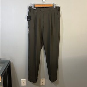 Savage pants Men's size 32” waist 32x30 Olive Green Pants pleated
